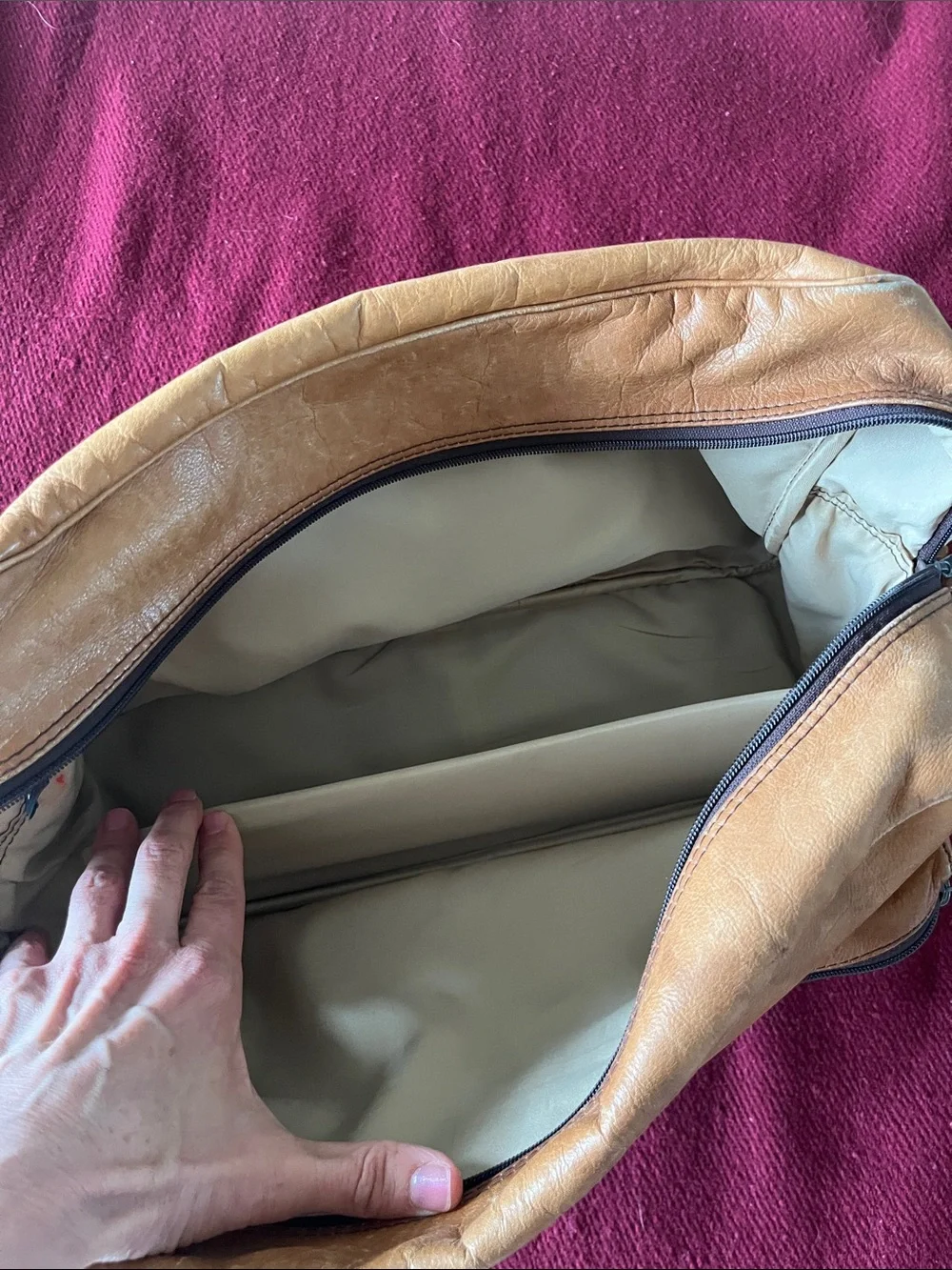 Men's Tan Leather Messenger Bag with Adjustable Strap
